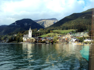 Blick vom Wolfgangsee nach Sankt Wolfgang