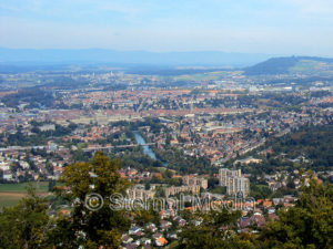 Blick vom Gurten auf die Altstadt von Bern mit der Aare